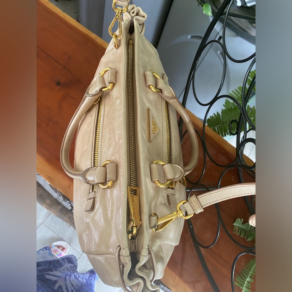 PRADA Vitello Leather Lux Satchel W/COA and Prada Authenticity - Picture 5 of 16